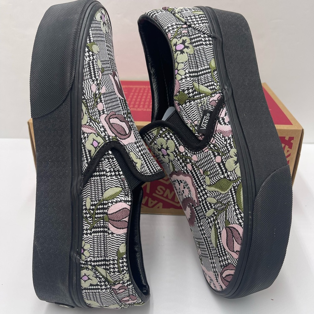 Vans WMNS Classic Slip-On Stackform Platform Sneakers
Tapestry Floral Black - Picture 7 of 16